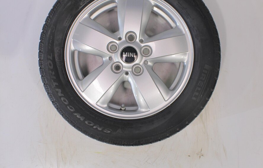 Mini Cooper / S / One / Cabrio F55 F56 F57 492 15 inch Pirelli Winterbanden Origineel