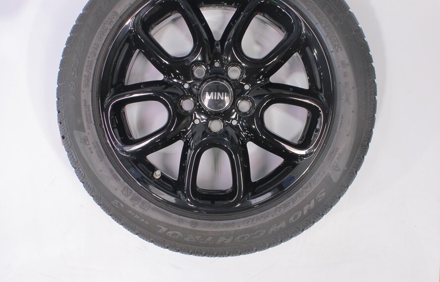 Mini Cooper / S / One / Cabrio F55 F56 F57 494 16 inch Pirelli Runflat Winterbanden Origineel