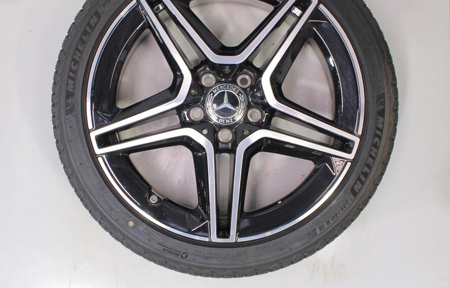 Mercedes Mercedes A-klasse A35 W177 AMG 18 inch Michelin Winterbanden Nieuw Origineel