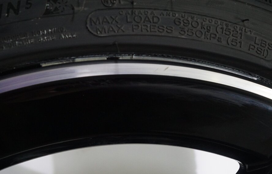 Mercedes Mercedes A-klasse A35 W177 AMG 18 inch Michelin Winterbanden Nieuw Origineel