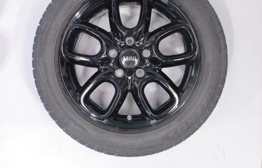 Mini Clubman F54 494 16 inch Pirelli Runflat Winterbanden Origineel