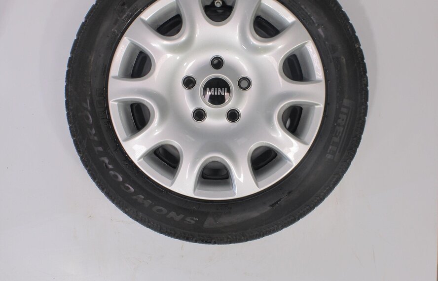 Mini Cooper / S / One / Cabrio F55 F56 F57 12 15 inch Pirelli Winterbanden Origineel