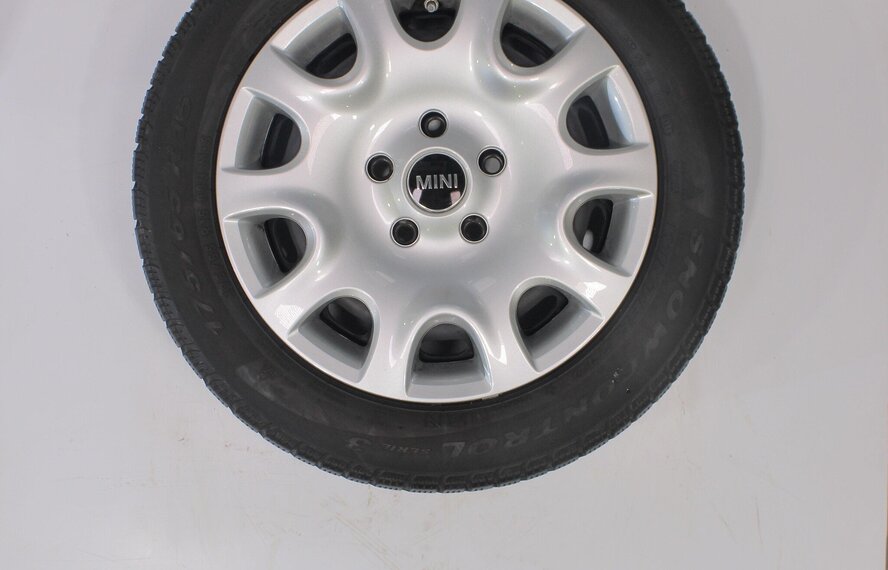 Mini Cooper / S / One / Cabrio F55 F56 F57 12 15 inch Pirelli Winterbanden Origineel