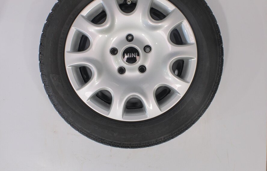 Mini Cooper / S / One / Cabrio F55 F56 F57 12 15 inch Pirelli Winterbanden Origineel