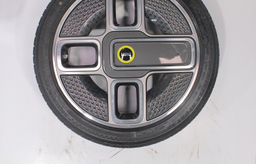 Mini Cooper / S / One / Cabrio F55 F56 F57 737 17 inch Dunlop Runflat Winterbanden Origineel