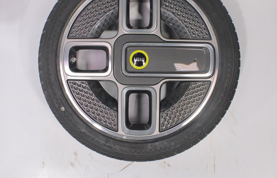 Mini Mini Cooper / S / One / Cabrio F55 F56 F57 737 17 inch Dunlop Runflat Winterbanden Origineel