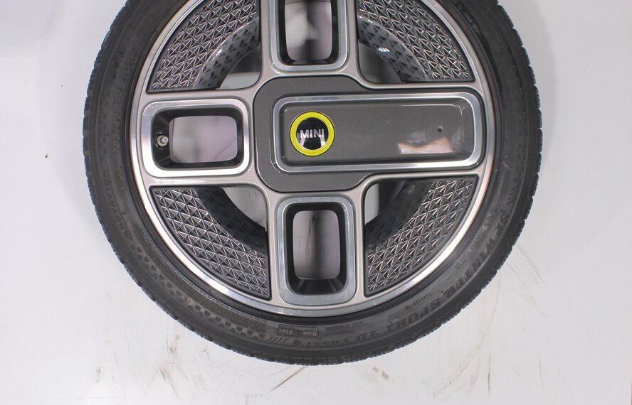 Mini Cooper / S / One / Cabrio F55 F56 F57 737 17 inch Dunlop Runflat Winterbanden Origineel