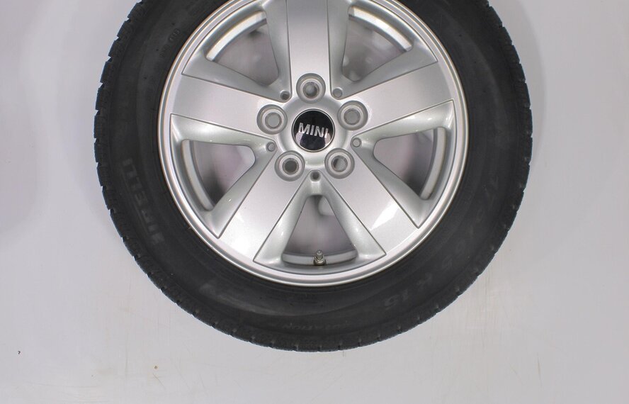 Mini Mini Cooper / S / One / Cabrio F55 F56 F57 492 15 inch Pirelli Winterbanden Origineel
