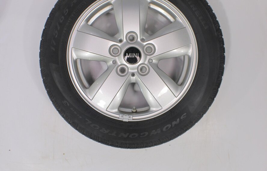Mini Mini Cooper / S / One / Cabrio F55 F56 F57 492 15 inch Pirelli Winterbanden Origineel