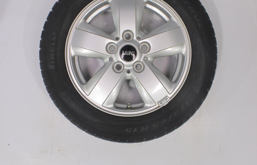 Mini Mini Cooper / S / One / Cabrio F55 F56 F57 492 15 inch Pirelli Winterbanden Origineel