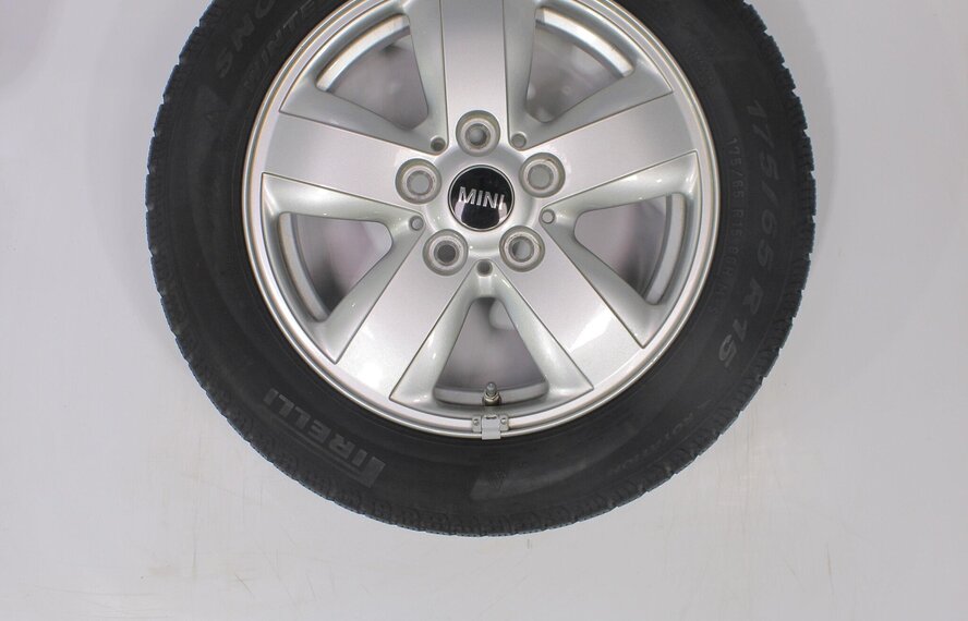 Mini Mini Cooper / S / One / Cabrio F55 F56 F57 492 15 inch Pirelli Winterbanden Origineel