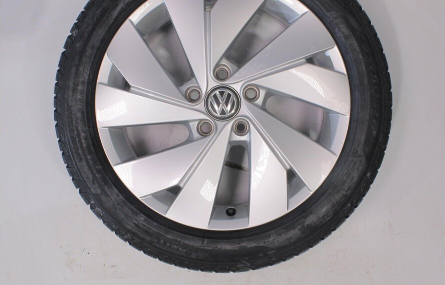 Volkswagen Volkswagen Golf 5 6 7 8 Belmont 17 inch Pirelli Winterbanden Nieuw Origineel