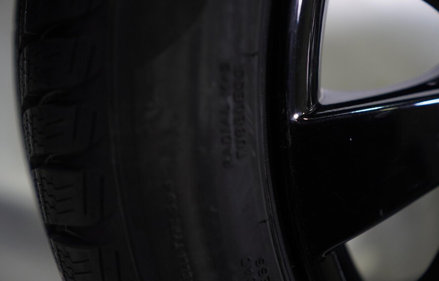 BMW BMW 3 4 serie F30 F31 F32 F33 F36 413 17 inch Pirelli Runflat Winterbanden Nieuw Origineel