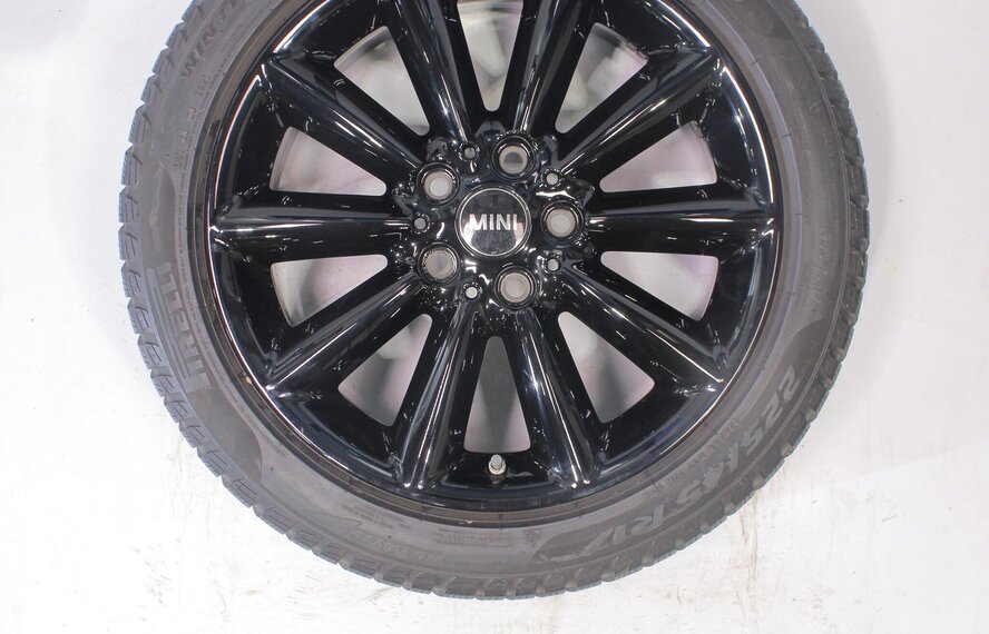 Mini Clubman F54 518 17 inch Pirelli Runflat Winterbanden Origineel
