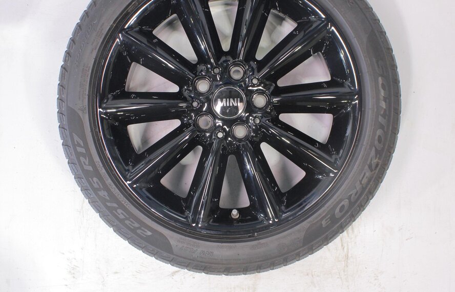 Mini Clubman F54 518 17 inch Pirelli Runflat Winterbanden Origineel