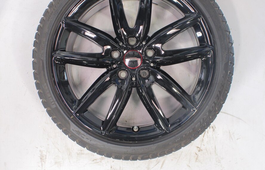 Mini Clubman F54 JCW815 18 inch Pirelli Runflat Winterbanden Origineel