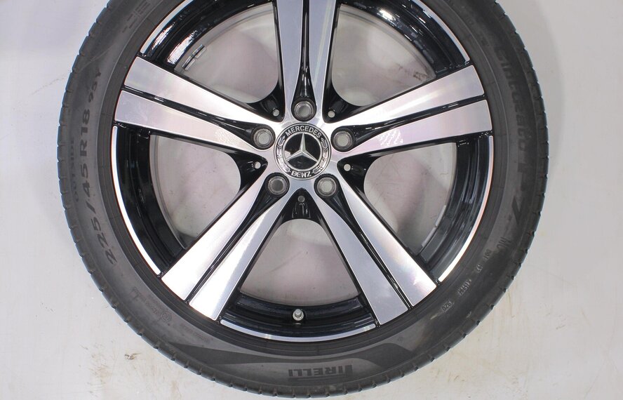 Mercedes Mercedes C-Klasse C206 S206 W206 18 inch Pirelli Zomerbanden Origineel