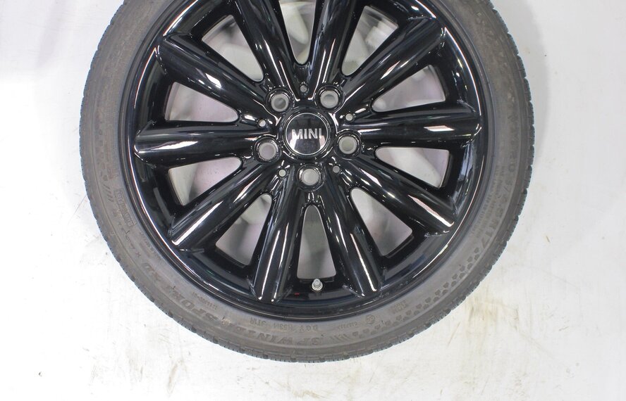 Mini Cooper / S / One / Cabrio F55 F56 F57 499 17 inch Dunlop Runflat Winterbanden Origineel