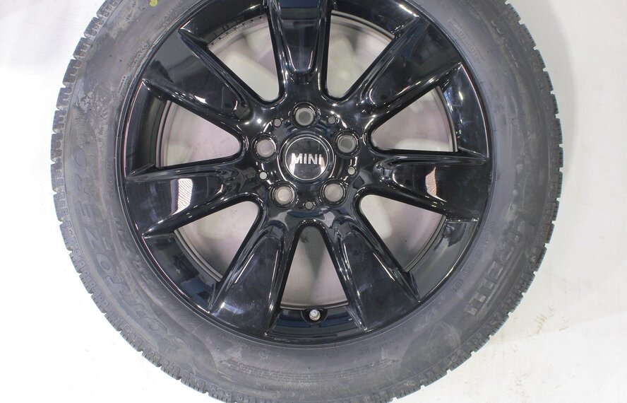 Mini Mini Countryman F60 530 17 inch Pirelli Runflat Winterbanden Nieuw Origineel