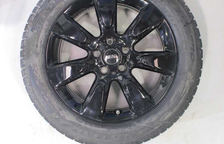 Mini Mini Countryman F60 530 17 inch Pirelli Runflat Winterbanden Nieuw Origineel