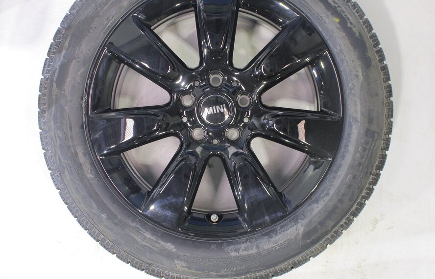 Mini Mini Countryman F60 530 17 inch Pirelli Runflat Winterbanden Nieuw Origineel