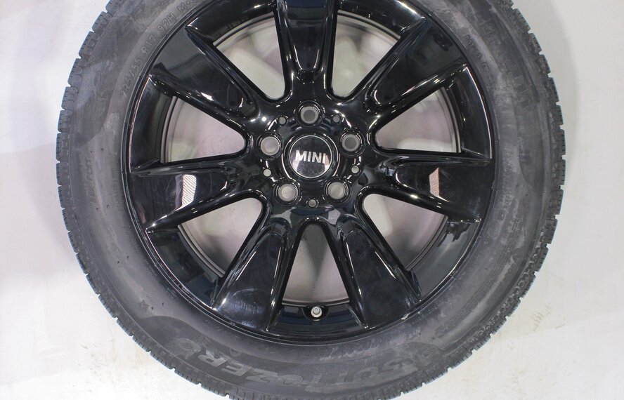 Mini Mini Countryman F60 530 17 inch Pirelli Runflat Winterbanden Nieuw Origineel
