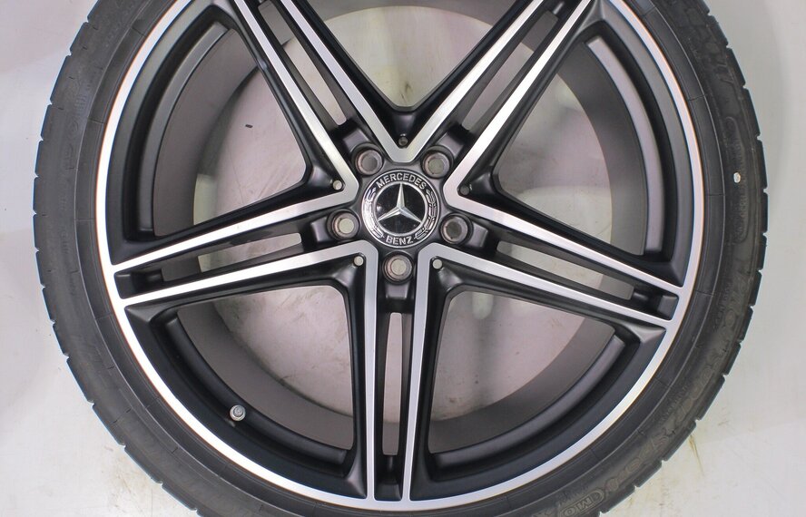 Mercedes Mercedes GT AMG C190 19 inch Michelin Zomerbanden Origineel