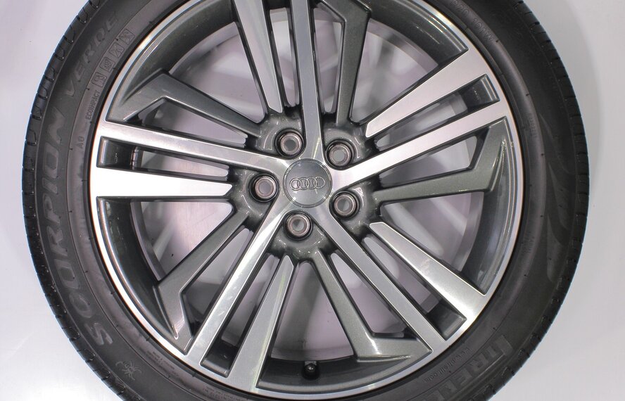 Audi Audi Q5 SQ5 80A 20 inch Pirelli Zomerbanden Origineel