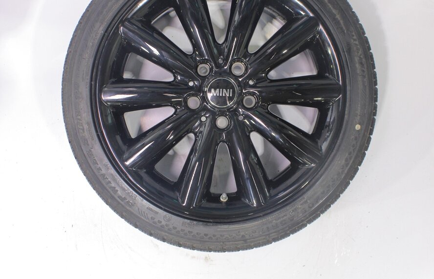 Mini Cooper / S / One / Cabrio F55 F56 F57 499 17 inch Dunlop Runflat Winterbanden Origineel