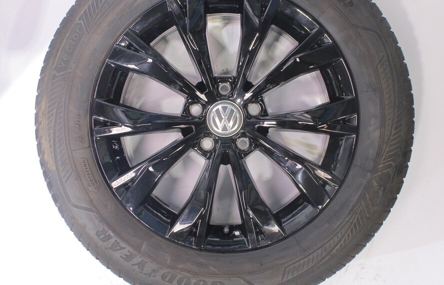 Volkswagen Volkswagen Tiguan II Montana 17 inch Goodyear All-Season (4 seizoenen) Origineel