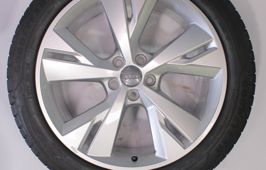 Audi Audi Q4 e-tron 20 inch Goodyear Winterbanden Nieuw Origineel