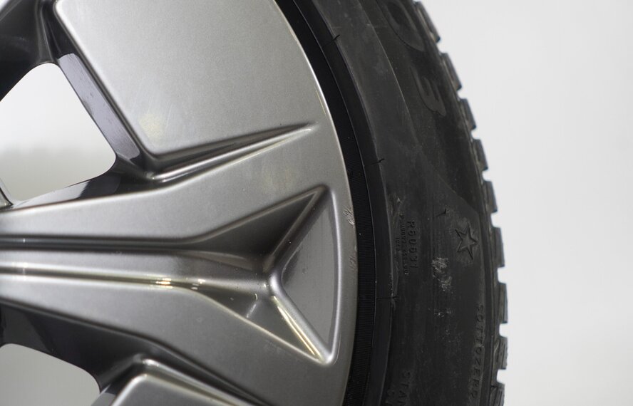 BMW BMW 2 serie U06 Active Tourer 864 17 inch Pirelli Winterbanden Nieuw Origineel