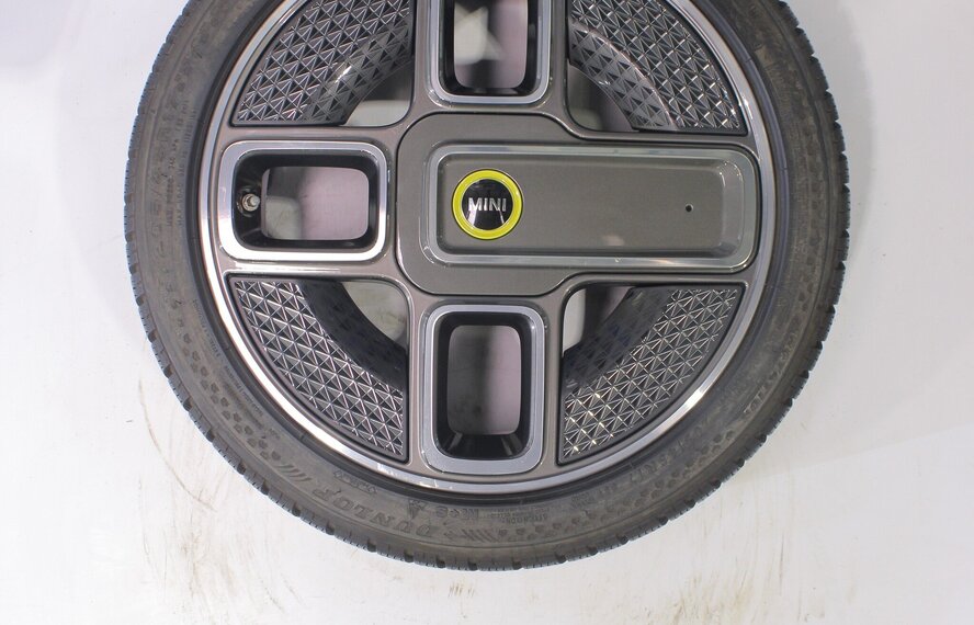 Mini Cooper / S / One / Cabrio F55 F56 F57 737 17 inch Dunlop Runflat Winterbanden Origineel