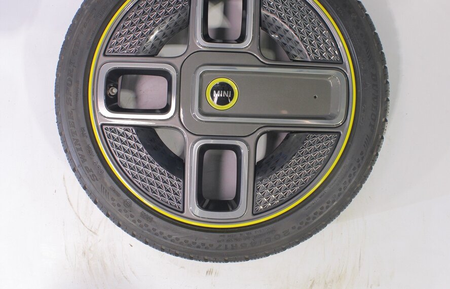 Mini Cooper / S / One / Cabrio F55 F56 F57 737 17 inch Dunlop Runflat Winterbanden Origineel