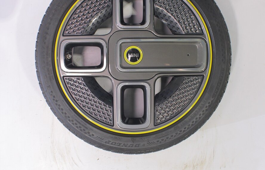 Mini Cooper / S / One / Cabrio F55 F56 F57 737 17 inch Dunlop Runflat Winterbanden Origineel