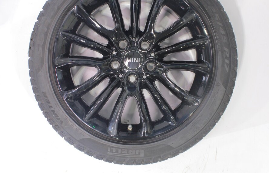 Mini Mini Clubman F54 519 17 inch Pirelli Runflat Winterbanden Origineel