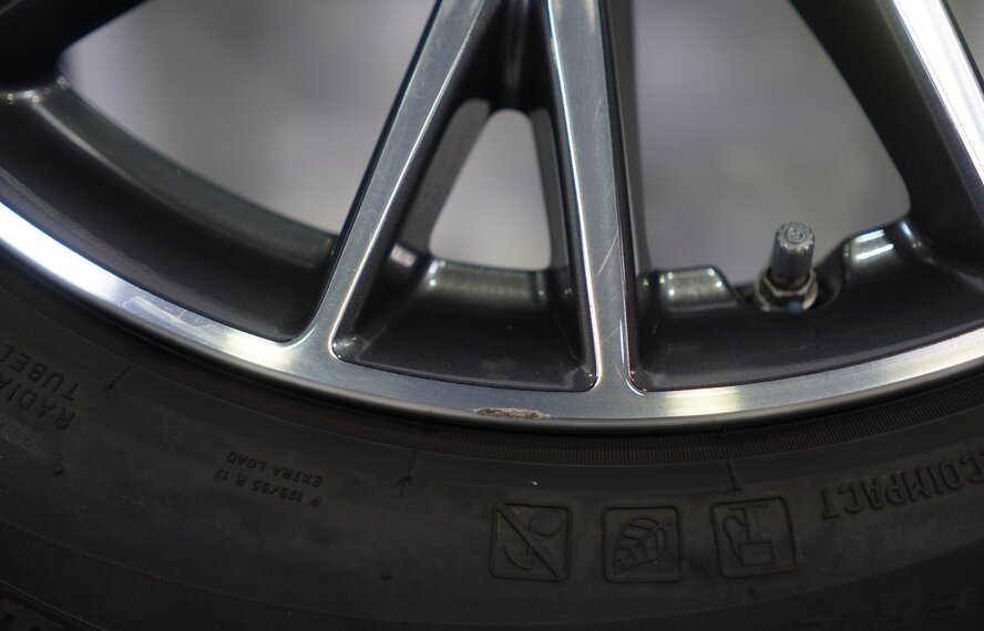 BMW BMW 1 2 serie F40 F44 2 serie Gran Coupe 489 17 inch velgen Pirelli Winterbanden Origineel