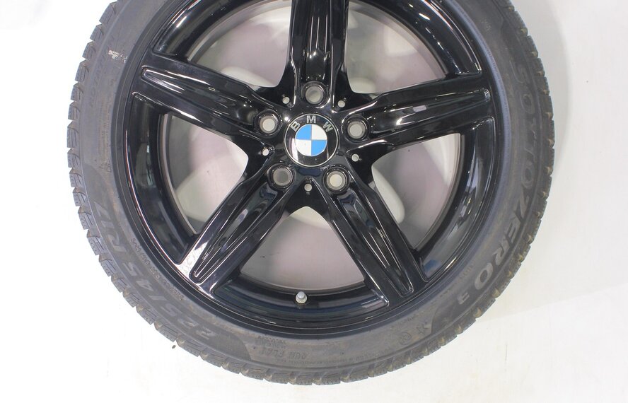 BMW BMW 1 2 serie F20 F21 F22 F23 379 17 inch velgen Pirelli Runflat Winterbanden Nieuw Origineel