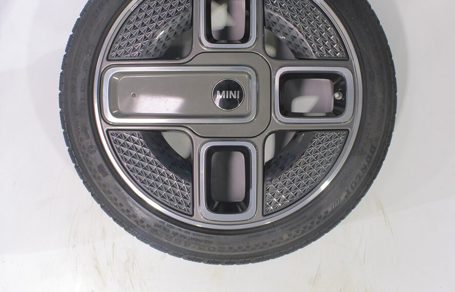 Mini Mini Cooper / S / One / Cabrio F55 F56 F57 737 17 inch Dunlop Runflat Winterbanden Origineel
