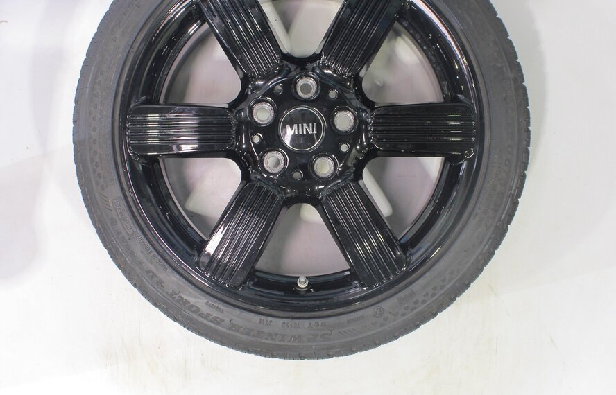 Mini Mini Cooper / S / One / Cabrio F55 F56 F57 525 17 inch velgen Dunlop Runflat Winterbanden Origineel