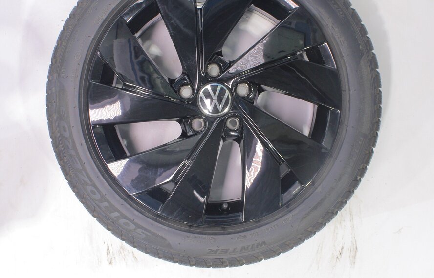 Volkswagen Volkswagen Golf 5 6 7 8 Belmont 17 inch velgen Pirelli Winterbanden Origineel