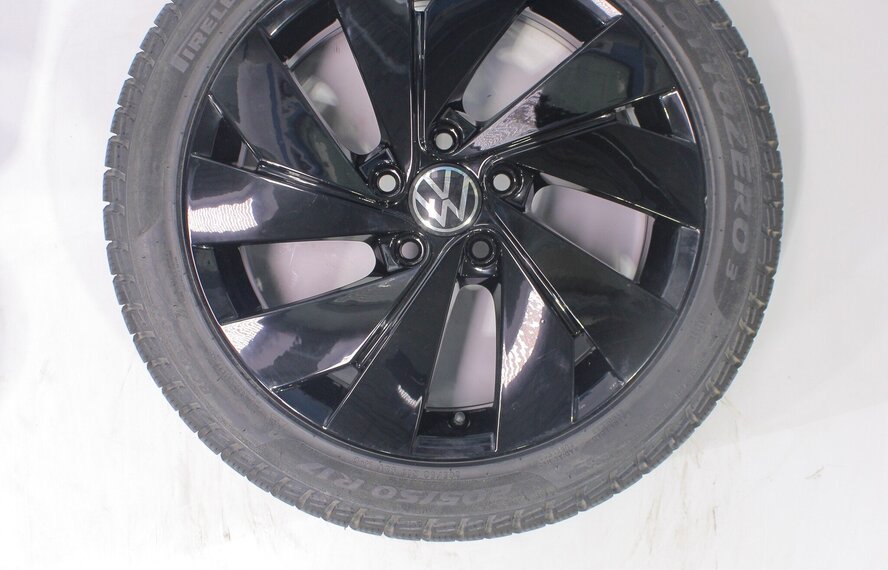 Volkswagen Volkswagen Golf 5 6 7 8 Belmont 17 inch velgen Pirelli Winterbanden Origineel