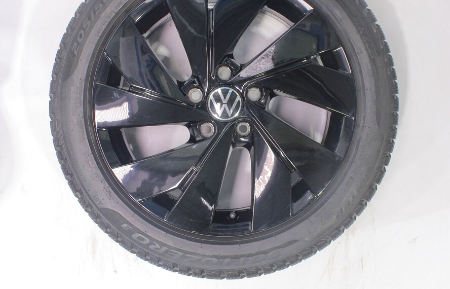 Volkswagen Volkswagen Golf 5 6 7 8 Belmont 17 inch velgen Pirelli Winterbanden Origineel