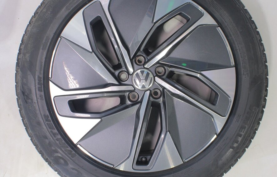 Volkswagen Volkswagen ID4 Hamar 19 inch velgen Pirelli Winterbanden Nieuw Origineel
