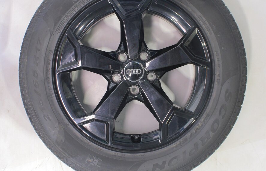 Audi Audi Q3 SQ3 F3B 17 inch velgen Pirelli Winterbanden Origineel