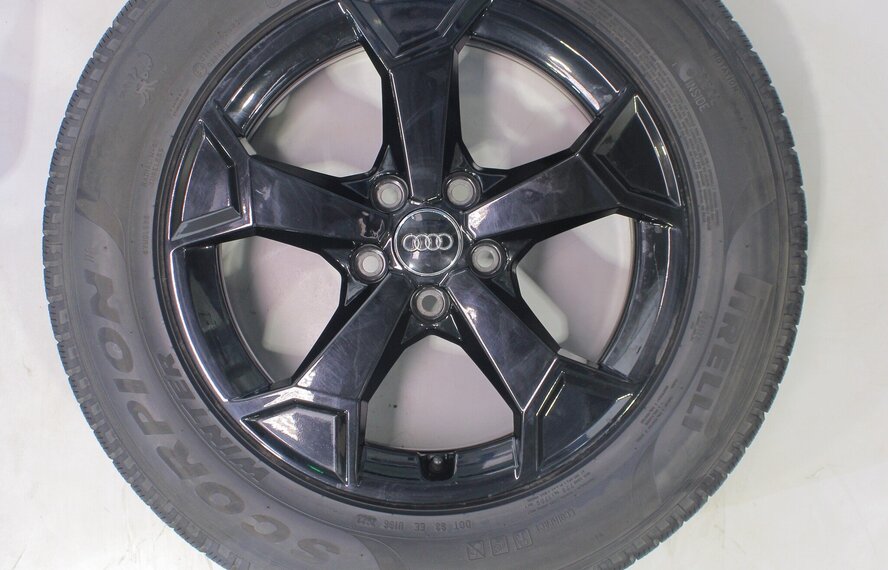 Audi Audi Q3 SQ3 F3B 17 inch velgen Pirelli Winterbanden Origineel