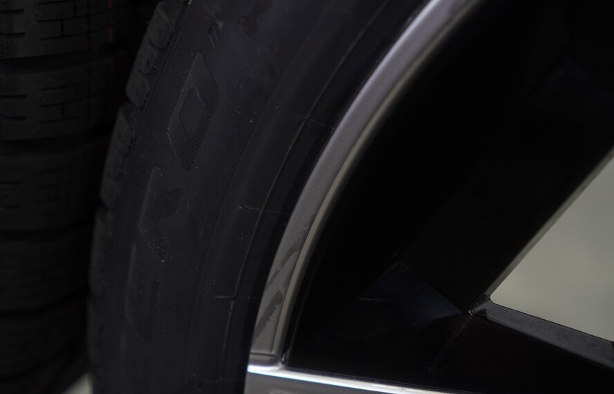 BMW BMW 5 serie i5 G60 G61 934 19 inch velgen Pirelli Winterbanden Nieuw Origineel