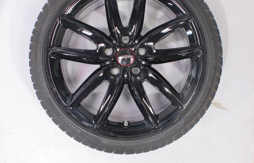 Mini Mini Clubman F54 JCW815 18 inch Pirelli Runflat Winterbanden Origineel