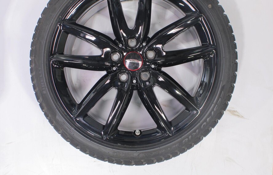 Mini Mini Clubman F54 JCW815 18 inch Pirelli Runflat Winterbanden Origineel