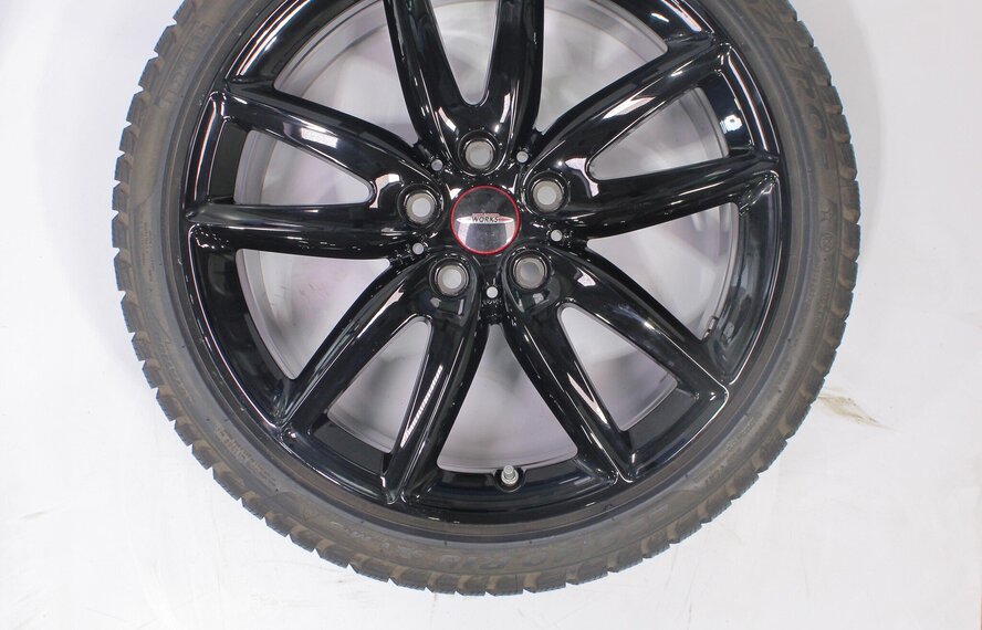 Mini Mini Clubman F54 JCW815 18 inch Pirelli Runflat Winterbanden Origineel